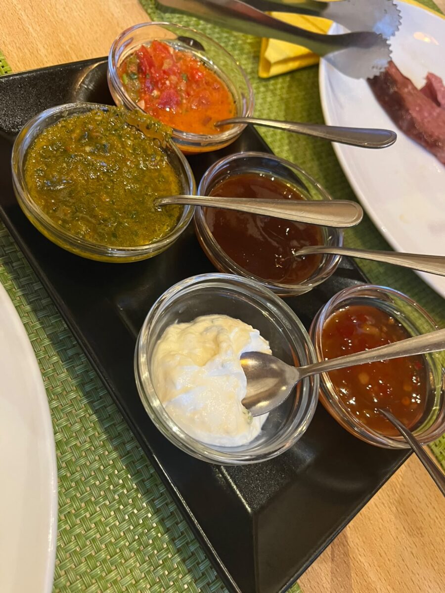 Verschiedene Dips im Grillhaus Romario Stuttgart