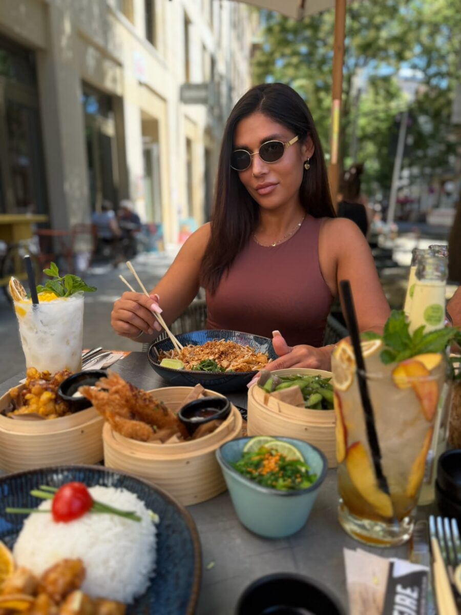KD Creatorin Sarina bei Wok on Fire Stuttgart