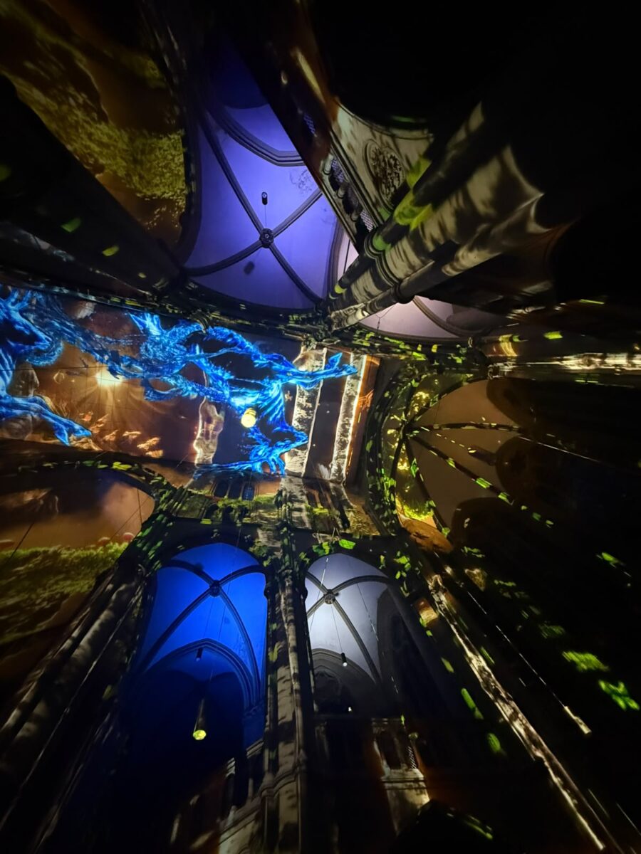 360-Grad-Projektion von PULSE in der Johanneskirche Stuttgart